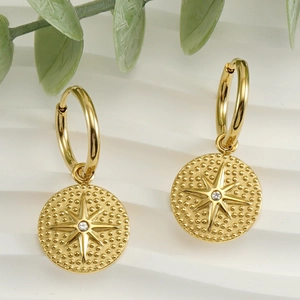 Boucles d'oreilles créoles en acier plaqué or 18K avec pendentifs étoile gravés