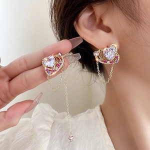 Boucles d'oreilles cœur à pampilles avec perles d'eau douce et zircons en finition dorée