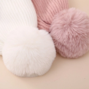 Bonnet tricoté chaud pour enfants avec cache-oreilles et pompon en fausse fourrure