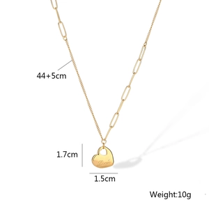 Détails du collier cœur doré avec gravure Love et dimensions de la chaîne de 44+5cm