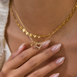 Klassische zweilagige Goldkette mit funkelndem Zirkonia-Herzanhänger für Damen
