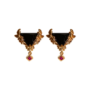 Boucles d'oreilles triangles vintage avec pierres noires et rouges plaqué or