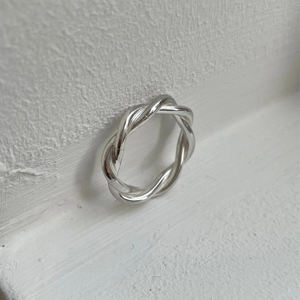 Minimalist 925 sterling silver twist ring with double-strand woven texture design