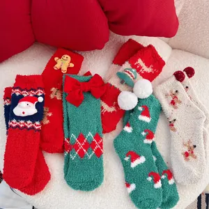 Chaussettes de Noël en Polaire Corail pour Femmes Épaissies Thermiques Chaussettes de Sol Avec Motif 3D Père Noël Renne Bonhomme de Pain d'Épices