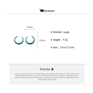 Detailed size chart for blue acrylic C-shape earrings showing 3.5cm height and 2.5cm width