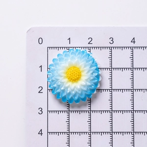 2.5cm resin daisy ornament with blue and white gradient petals and yellow pistil