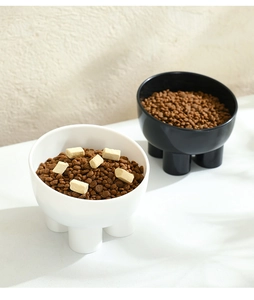 Ensemble de gamelles surélevées pour chats noir et blanc avec support ergonomique à pieds