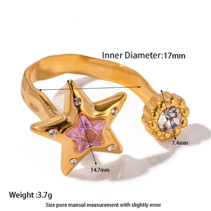 Détail de la bague fleurie dorée indiquant le poids 3.7g et le diamètre interne 17mm