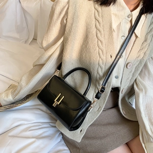 Vintage PU Leather Crossbody Bag Gold Lock Small Square Handbag For Women Daily Minimalist Retro Shoulder Bag