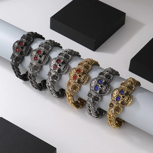 Bracelet Punk Crâne Pour Hommes Acier Inoxydable Motif Sculpté Rétro Yeux En Pierres Précieuses Rouges Bleues