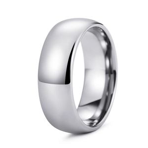 Bague en acier tungstène argenté poli avec dôme lisse et design minimaliste élégant