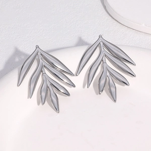 Boucles d'oreilles feuilles en acier inoxydable plaqué or 18k sur plateau blanc