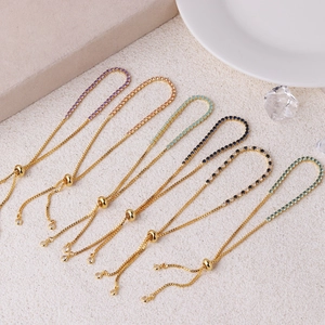 Verstellbare goldene Tennisarmbänder mit bunten Zirkoniasteinen und Schiebeverschluss