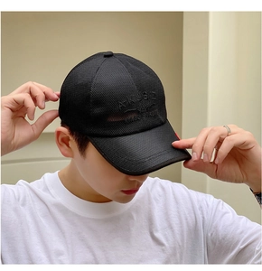 Detailed close-up of AKUGIZ 3D embroidery on black breathable mesh summer baseball cap