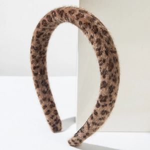 Fuzzy leopard print velvet sponge headband for women in a vintage thick fashion style