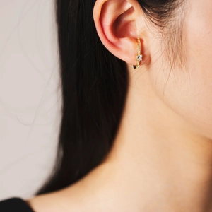 Elegant gold ear cuff with square cubic zirconia and sparkling accents for women