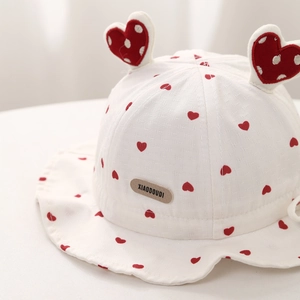 Chapeau de soleil pour bébé avec imprimés cœurs rouges et oreilles 3D décoratives