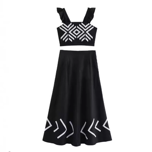 Ensemble 2 pièces noir pour femme avec crop top sans manches et jupe longue à imprimé ethnique