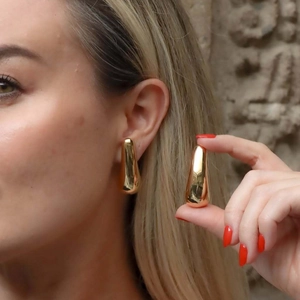 Polished gold teardrop earrings in irregular geometric style made of stainless steel