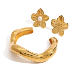 Gold plated wavy open cuff bracelet and floral pearl stud earrings jewelry set for women