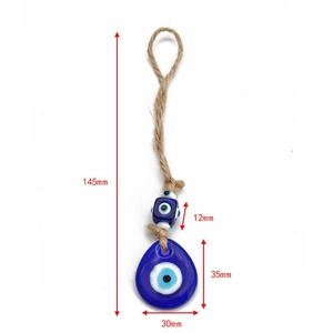 Vista dettagliata del ciondolo Evil Eye in vetro blu con misure 145mm su corda