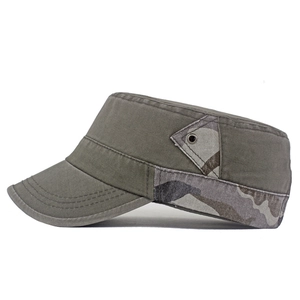 Dettaglio cappello militare in cotone con finiture camo e occhielli in metallo