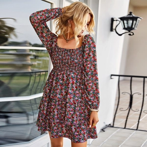 Robe Mini À Fleurs Col Carré Manches Longues Corsage Smocké Jupe À Étages Style Français Décontracté Femmes