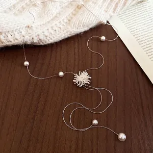 Collier lariat argenté élégant avec pendentif étoile d'artifice et perles blanches