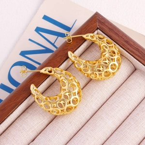 Elegant 18k gold plated C-shaped geometric hoop earrings with hollow circular lace pattern
