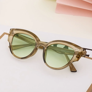 Cat Eye Sunglasses Women UV400 Protection Fashion Retro Plastic Frame PC Lens Lightweight Chic Trendy Eyewear Outdoor