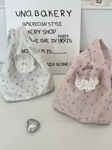Floral canvas handbags with white lace trim in light pink and white summer styles