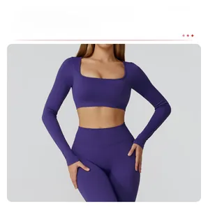 Détail du haut de yoga sans couture avec encolure carrée et coupe courte ajustée