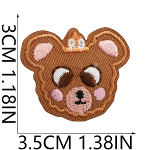 Guida alle misure della toppa ricamata che mostra un orso marrone di 3,5 cm con dimensioni