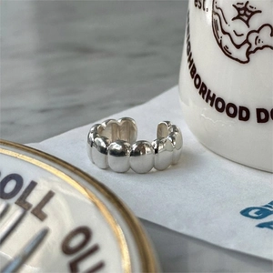 Minimalist S925 sterling silver open ring featuring a retro bubble texture design