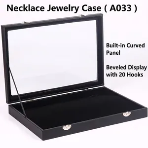 Detalle del joyero negro con 20 ganchos y panel inclinado para exhibir los collares
