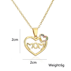 Detail showing 2cm MOM heart pendant dimensions and weight 6g of the gold necklace
