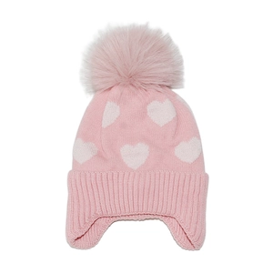Rosa Strickmütze mit weißen Herzen und großem Kunstfell-Bommel für den Winter