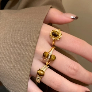 Set di anelli placcati in oro con occhio di tigre ovale e zirconi stile retrò