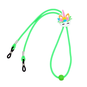 Dettaglio del laccio per occhiali unicorno regolabile con cordino elastico verde