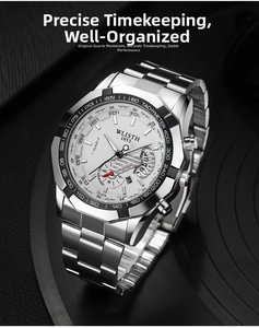 Vue à 45 degrés d'une montre chronographe en acier argenté avec lunette octogonale