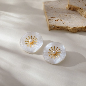 Fashionable floral stud earrings in pearl white and gold finish for women