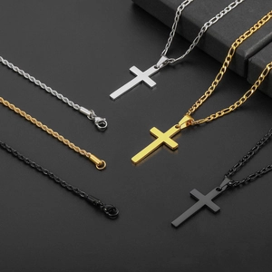 Collier double couche avec pendentif croix en acier inoxydable et chaînes torsadées
