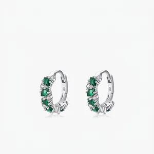 Boucles D'Oreilles Huggie En Argent Sterling 925 Zircon Marquise Vert Émeraude Et Pavé De Zircon Blanc Couronne De Fleurs