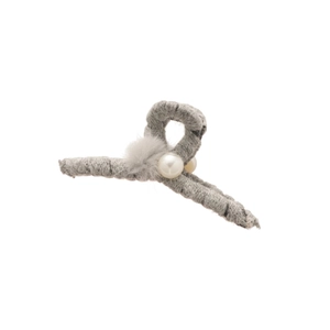 Eleganter grauer Plüsch-Haarclip mit weißen Perlen und flauschigem Pompon-Detail