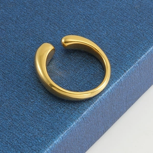 Bague ouverte ajustable en acier inoxydable plaqué or 18 carats au design épuré
