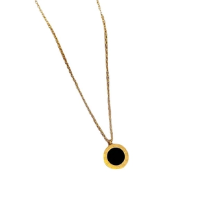 Collana minimalista in acciaio al titanio oro con ciondolo tondo a numeri romani