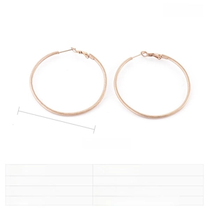 Detaillierte Größentabelle für 50mm roségoldene Edelstahl-Ohrringe mit gestreifter Textur