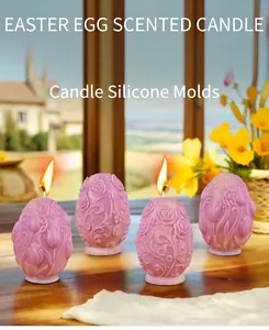 Macro di candela a forma di uovo con rilievi floreali su base in legno naturale