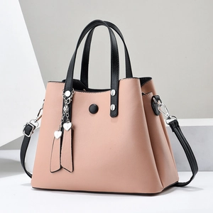 Sac à main rose en cuir PU avec anses noires et pendentif cœur, sac bandoulière tendance