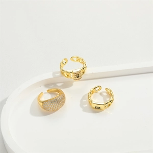 Minimalist V-shaped gold chain rings set with zircons and adjustable open band design